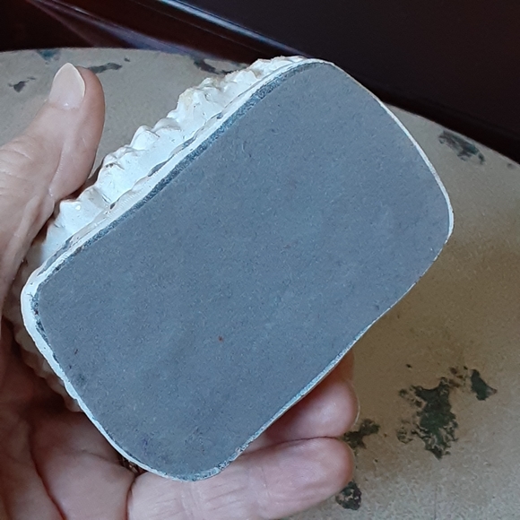 Ceramic Jesus in Manger - Picture 4 of 8